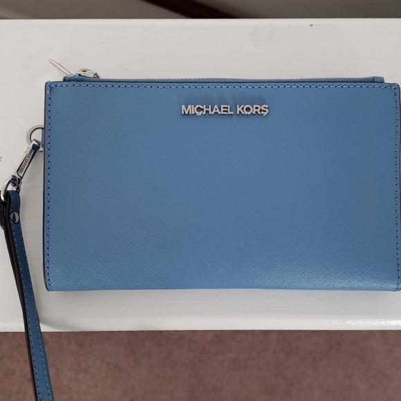 Blue Michael Kors brand new blue wristlet - Picture 2 of 6